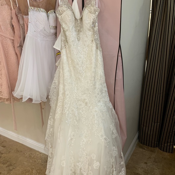 BRAND NEW WEDDING DRESS - Picture 2 of 4